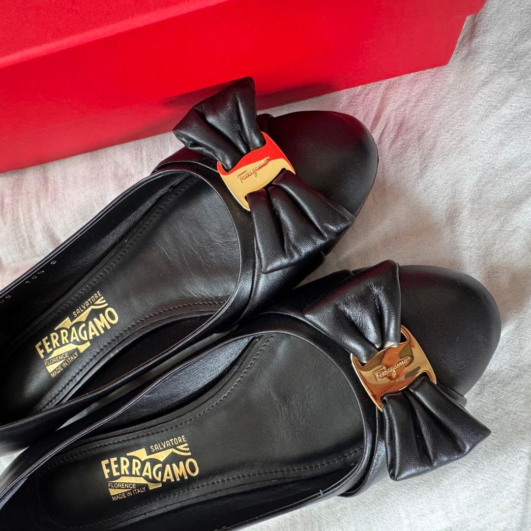 【ほぼ新品】フェラガモヴァラリボンフラットシューズサイズ26.5-27