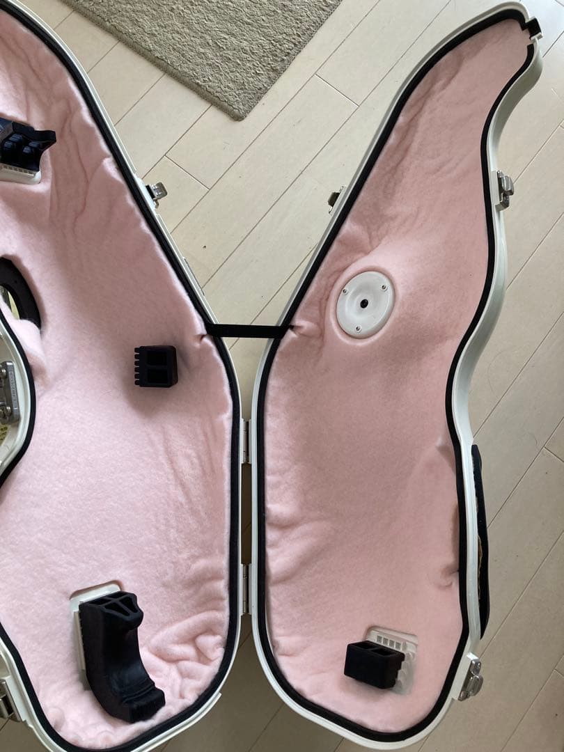 アルトサックス用の消音器