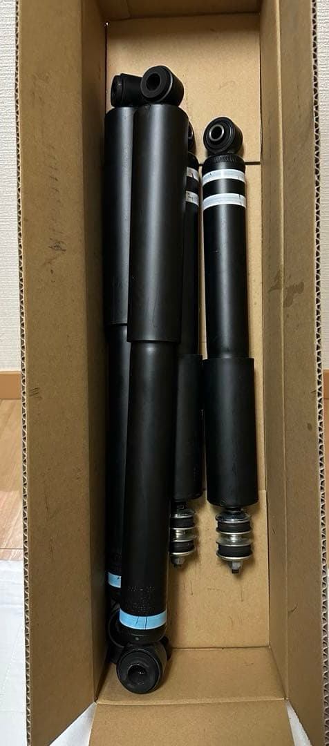 ハイエース　ダークプライムS ショックアブソーバー4本セット 黒