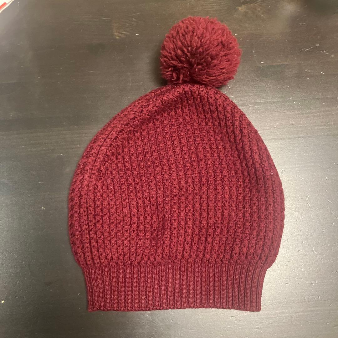 PRADA バーガンディ ポンポンニット帽