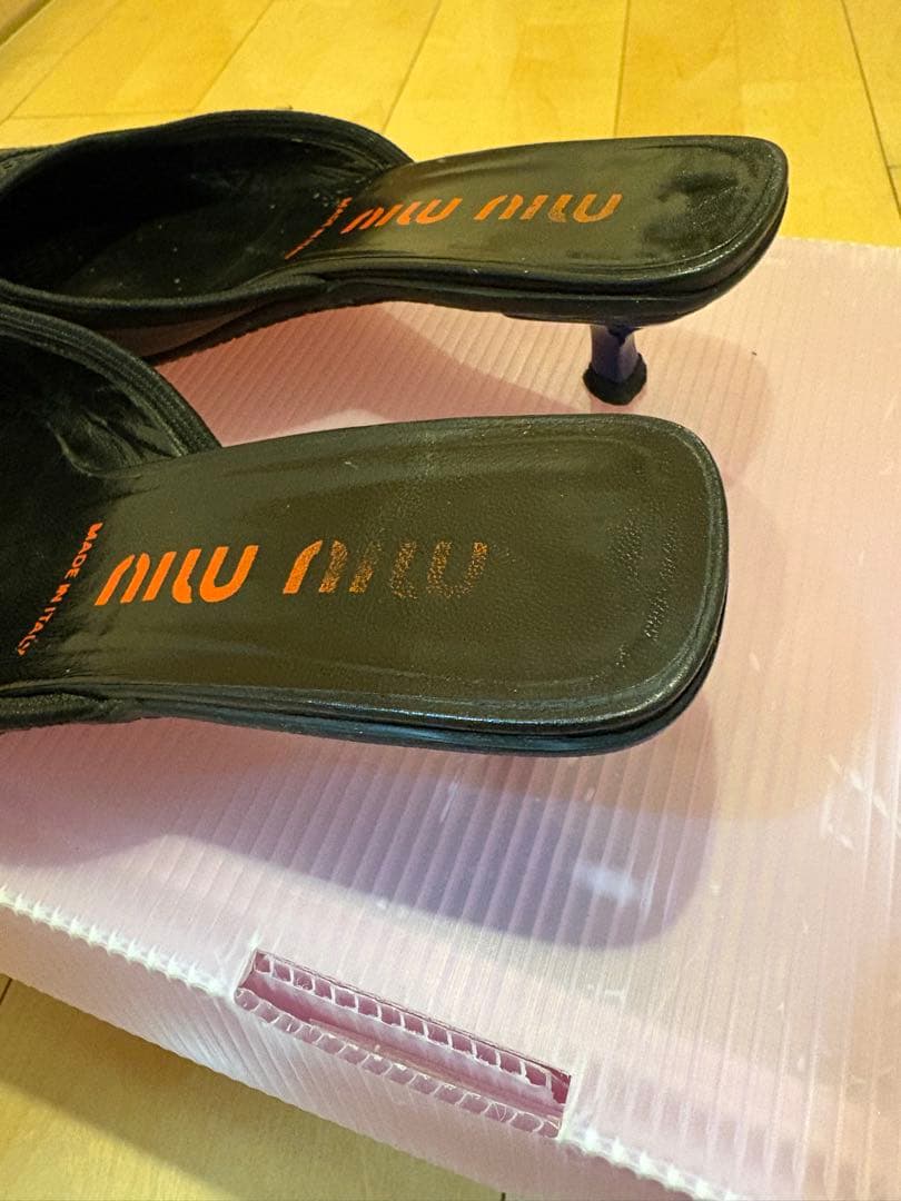 miu miu ブラックレザー ミュール