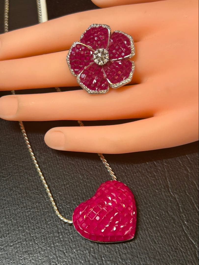 コ*□様 ミステリーセッティングシンセテックルビーデザインリング➕ハートモチーフ