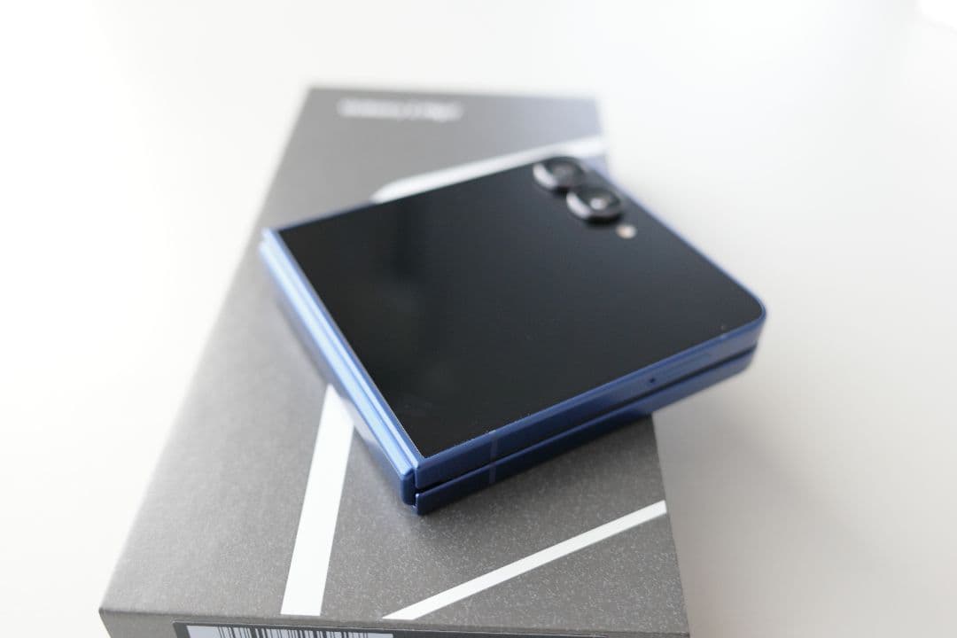 最新Samsung Galaxy ZFlip7 ブルー