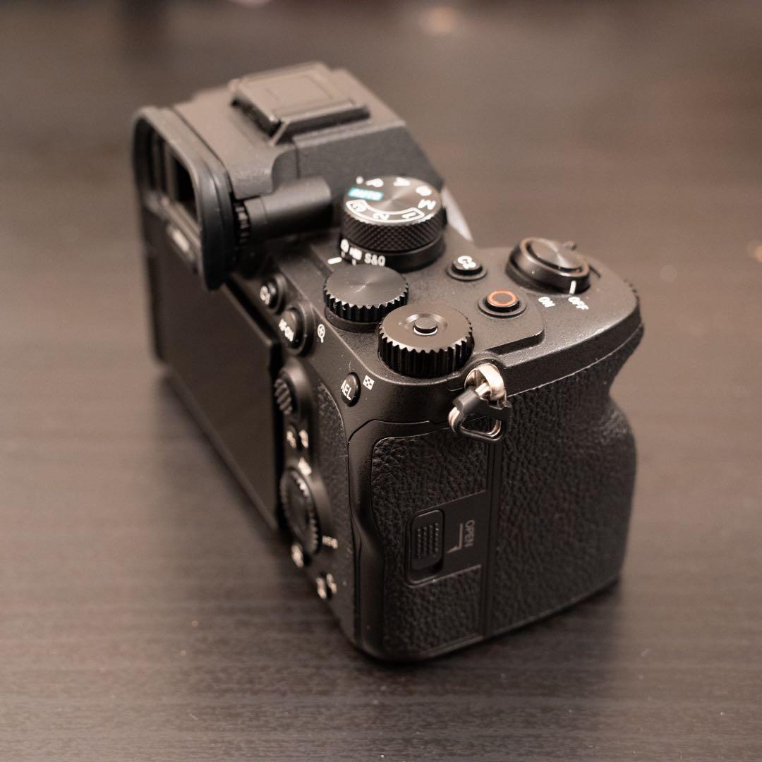 【美品】SONY α7 IV ILCE-7M4 ボディ ミラーレスカメラ