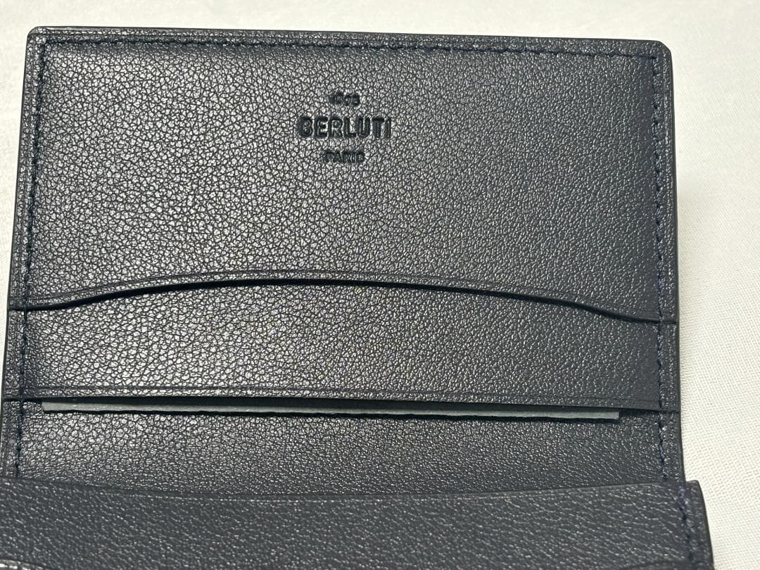 パンダやさぐれ ベルルッティ インブイア スクリットレザー カードケース