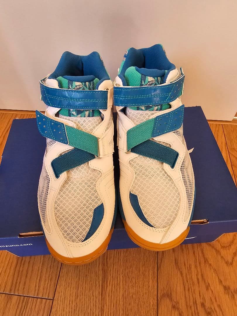 バレーボールシューズ　ウエーブアルテミス4MID