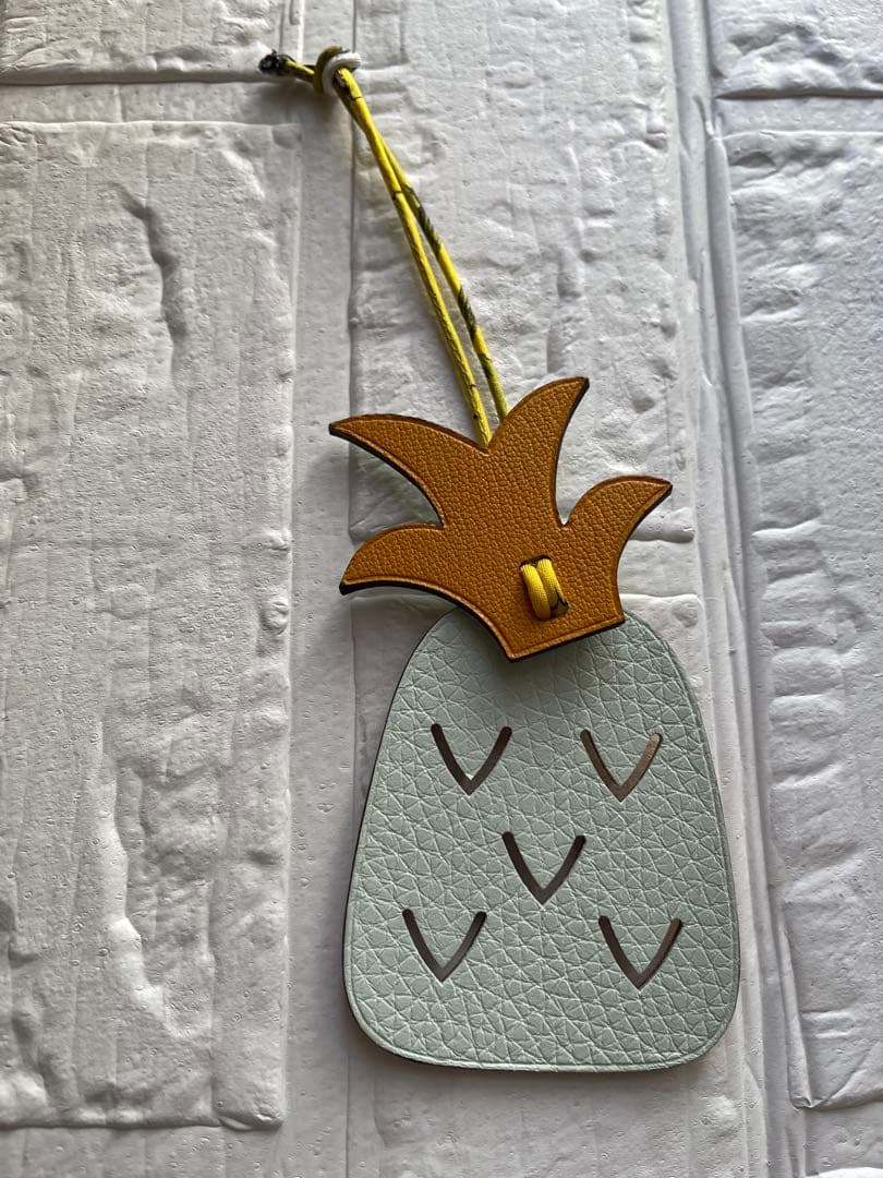 HERMES ❤️プティアッシュ❤️パイナップル型レザーチャーム