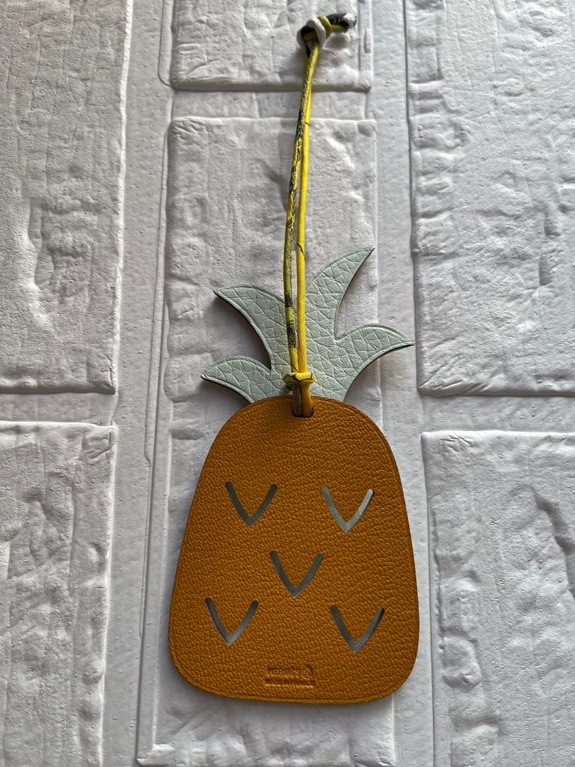 HERMES ❤️プティアッシュ❤️パイナップル型レザーチャーム