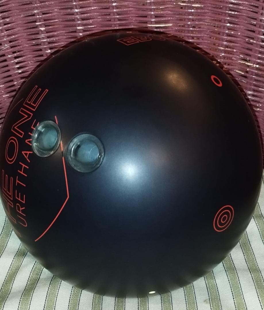 【キュウサン専用】ザ・ワン ブラックウレタン　14ポンド　ボウリングボール