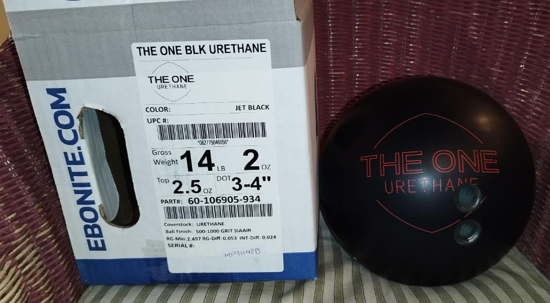 【キュウサン専用】ザ・ワン ブラックウレタン　14ポンド　ボウリングボール