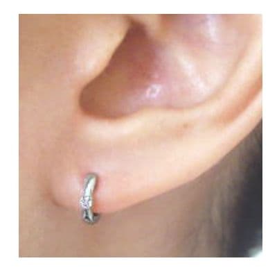 【片耳】 K18WG 0.02ダイヤモンドフープピアス