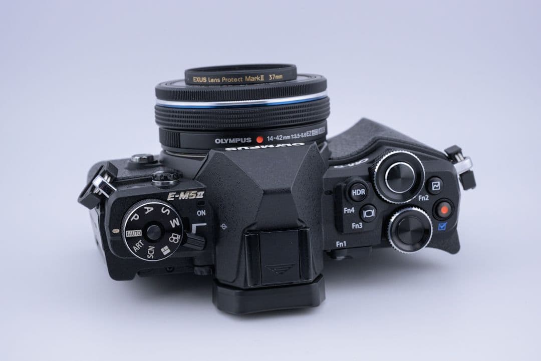 デジタルカメラ OLYMPUS E-M5 MarkII + 14-42mm + 40-150mm