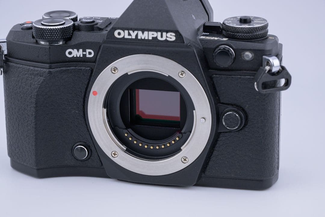 デジタルカメラ OLYMPUS E-M5 MarkII + 14-42mm + 40-150mm