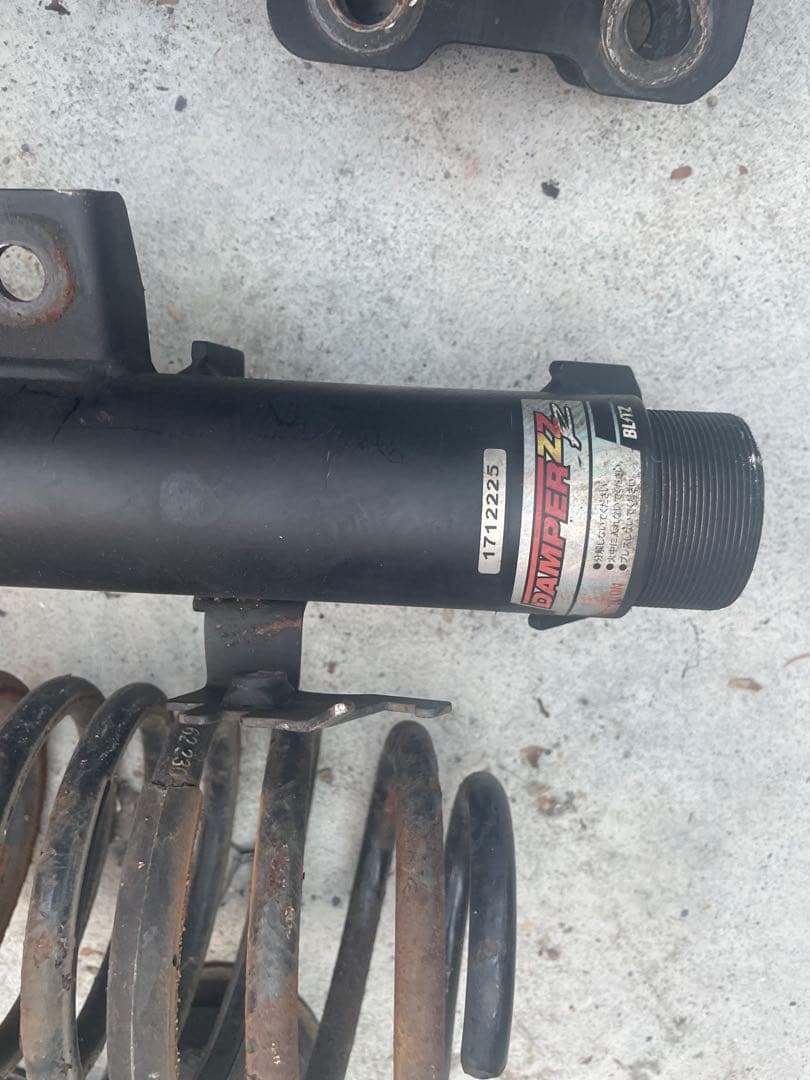 BLITZ DAMPER-Z 30プリウス　車高調