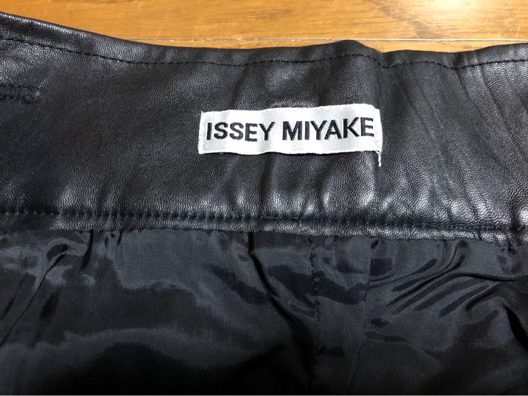 イッセイミヤケ　シープスキン　ブラックショートパンツ