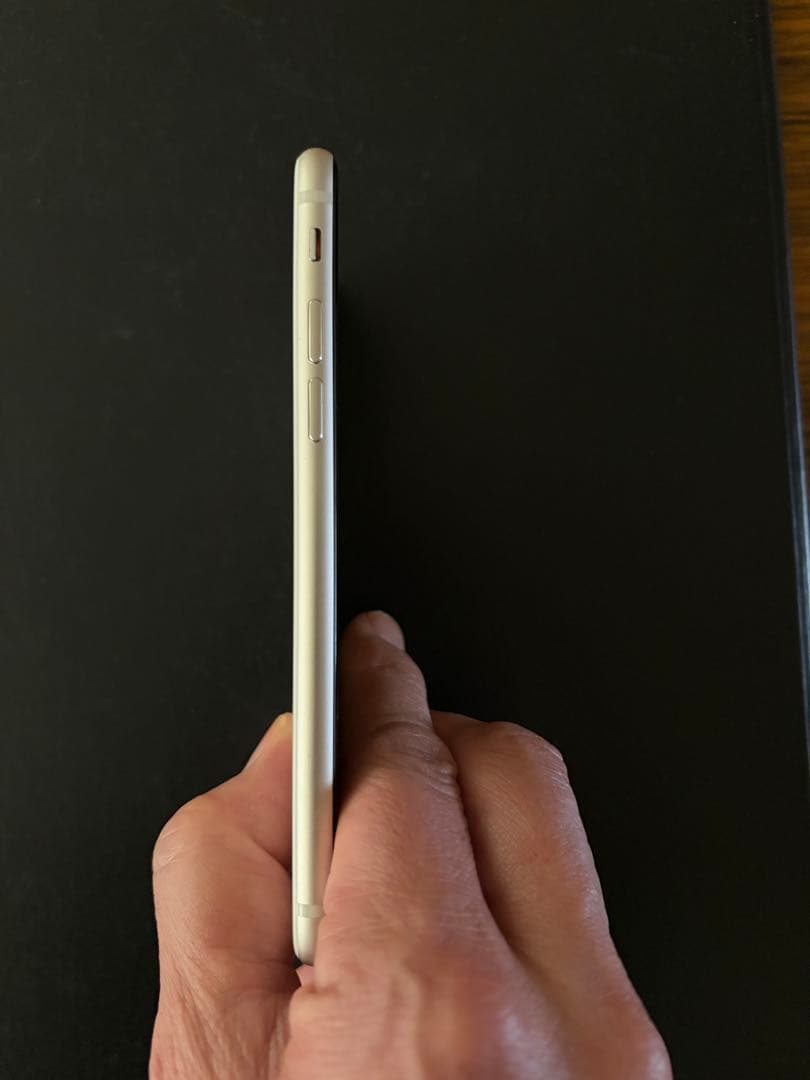 Apple iPhone se3 128gb ホワイト