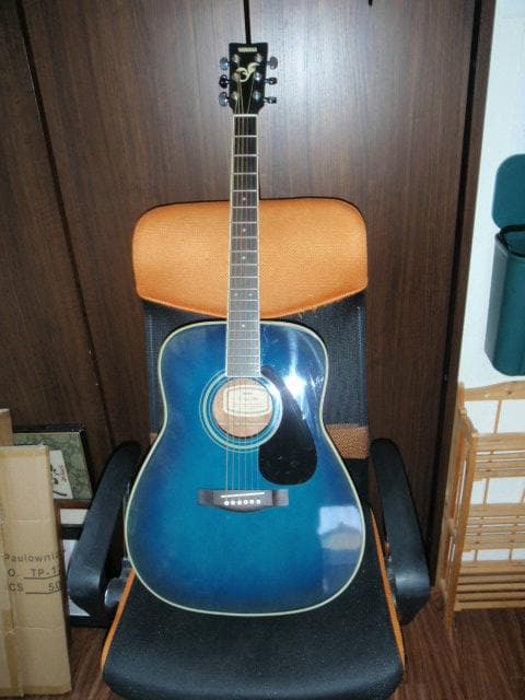 YAMAHA FG422 OBB 　程度美品　良く鳴る、ピックガード交換済み