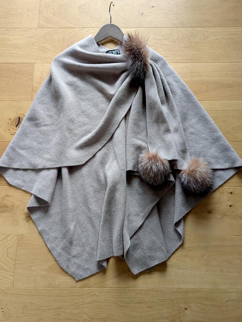 上質ウール100％ ファー付きケープ ポンチョ