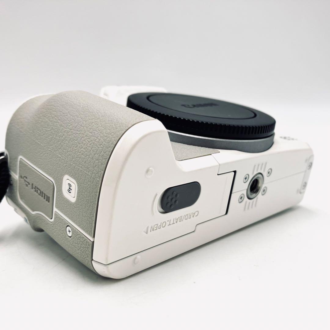 Wi-Fi対応♪ Canon EOS Kiss M ホワイト　18-55mm