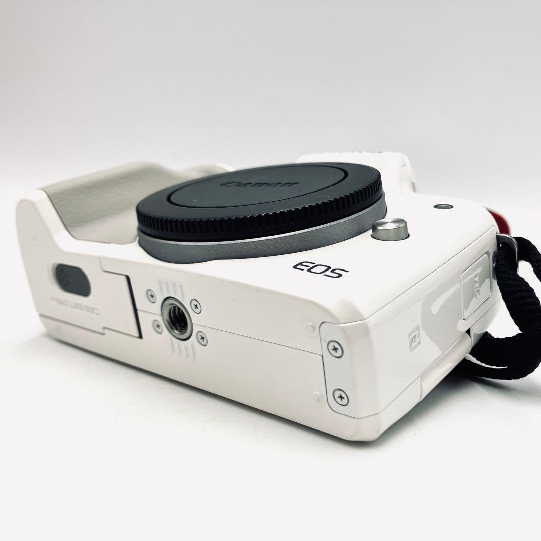 Wi-Fi対応♪ Canon EOS Kiss M ホワイト　18-55mm