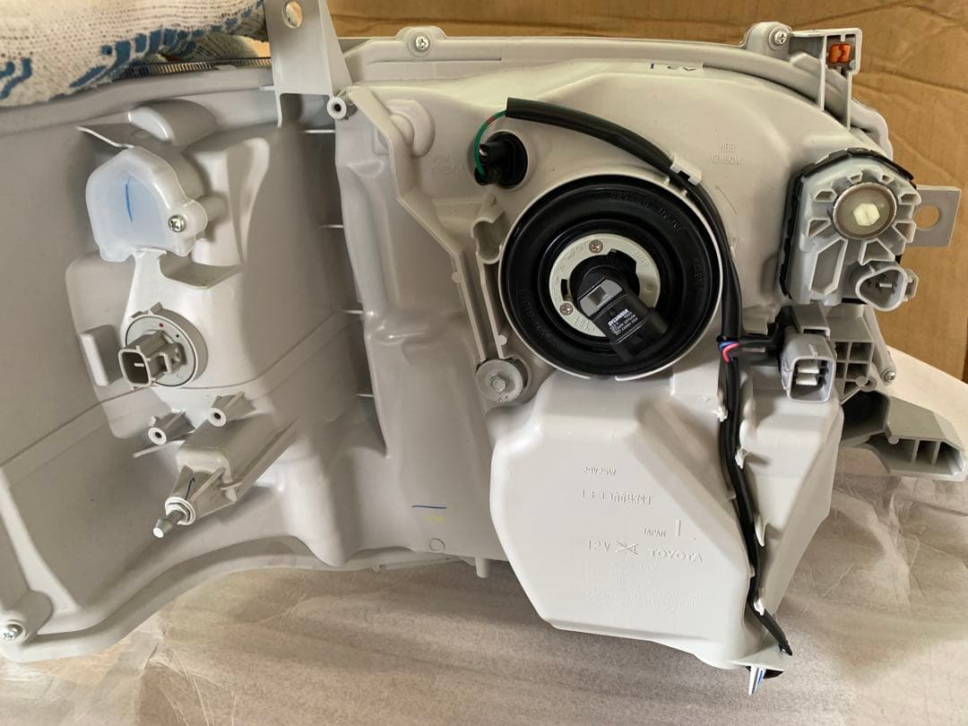 ハイエース ダークプライムII ヘッドライト