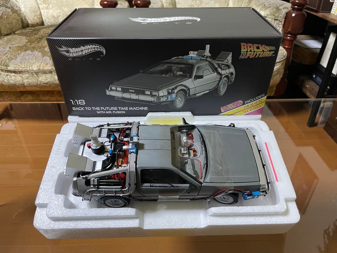 価格変更1/18 ホットウィール バックトゥーザフューチャー デロリアン未展示品