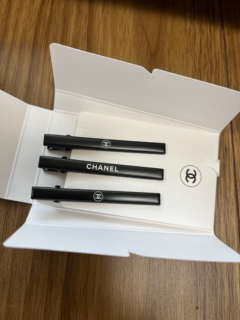 CHANEL ルージュ アリュール ヴェルヴェット レ ペルル　ノベルティ付き