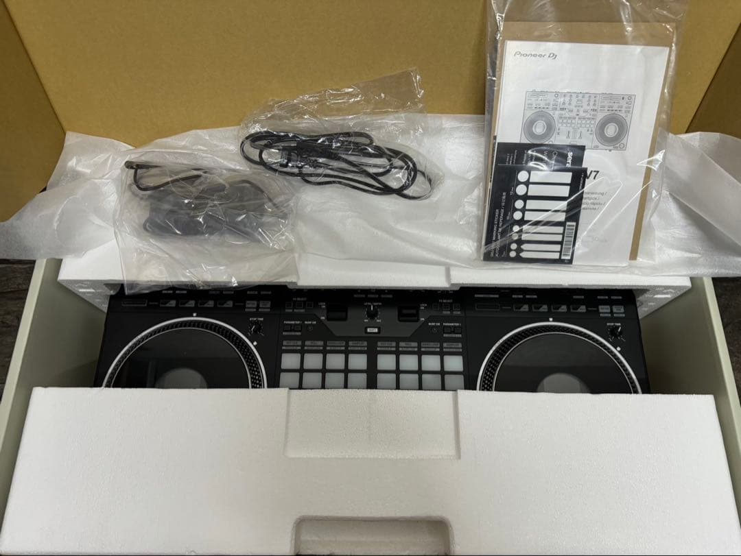 Pioneer DJ DDJ-REV7 コントローラー