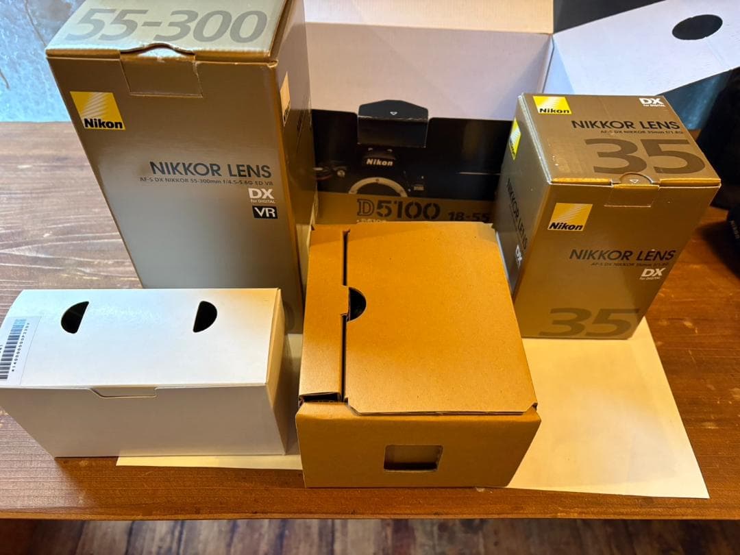 ニコン　デジタル一眼レフカメラ D5100 ダブルズームキットタコ