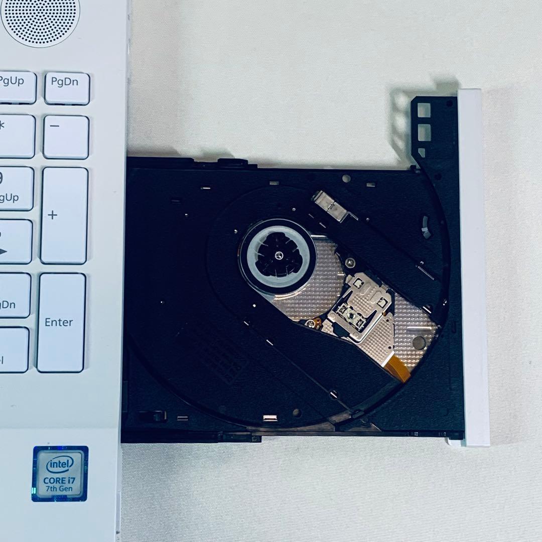 Core i7✨7世代✨SSD2TB✨32GB✨富士通✨ホワイト✨ノートパソコン