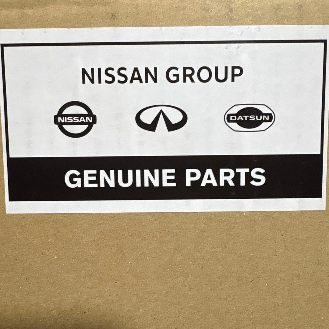 日産純正カラードマッドガード1台分　未使用　キャラバン　ダークブルー”BW5