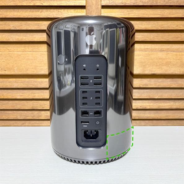 MacPro(Late 2013)　3.7GHz・16GB・256GB　シール跡