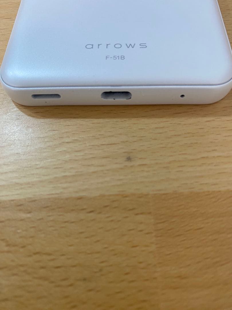 docomo arrows F-51B ホワイト