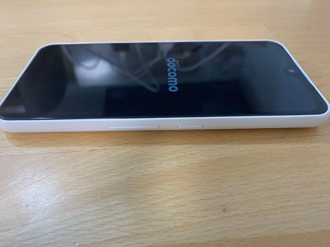 docomo arrows F-51B ホワイト