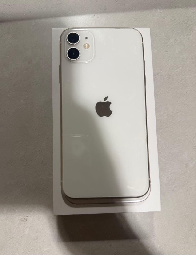 Apple iPhone 11 ホワイト バッテリー81