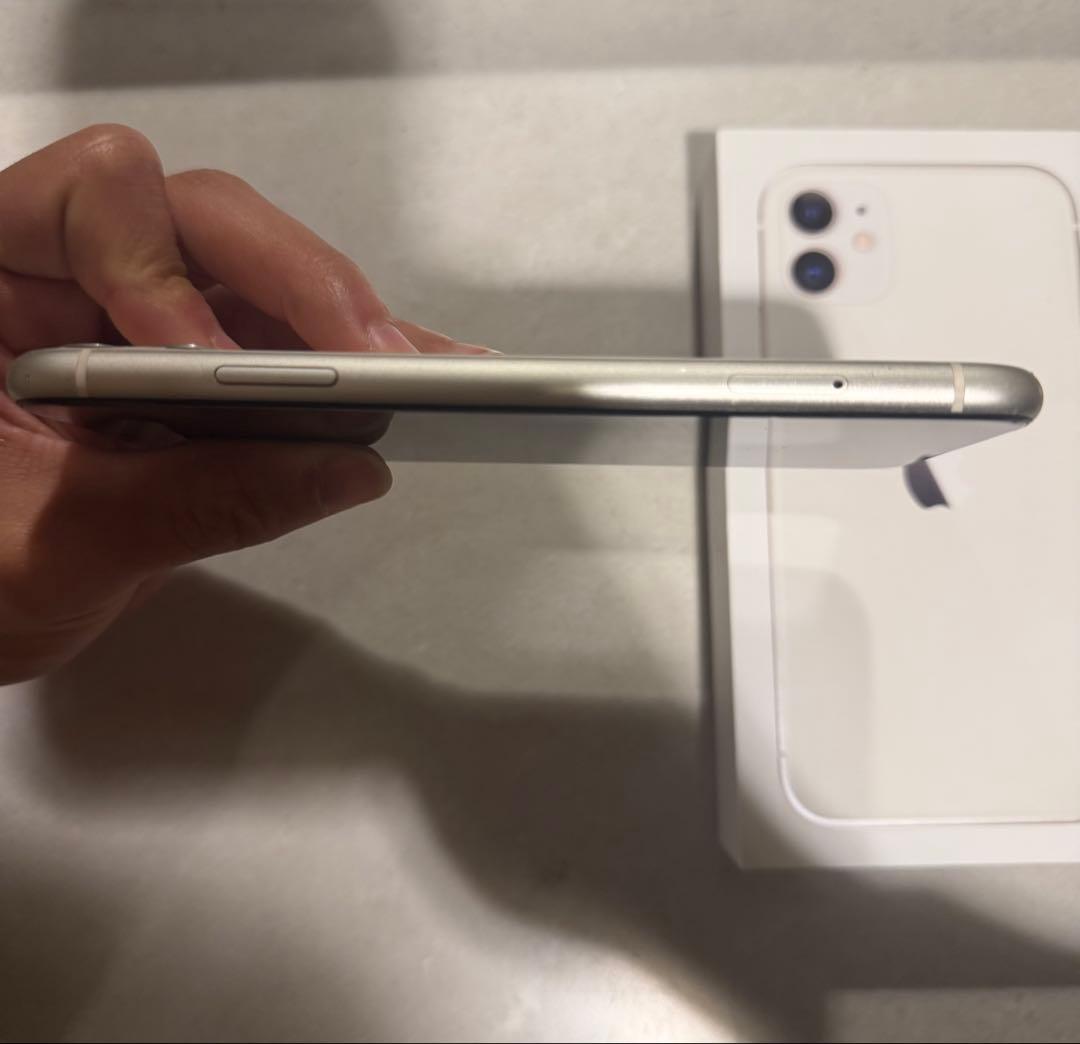 Apple iPhone 11 ホワイト バッテリー81
