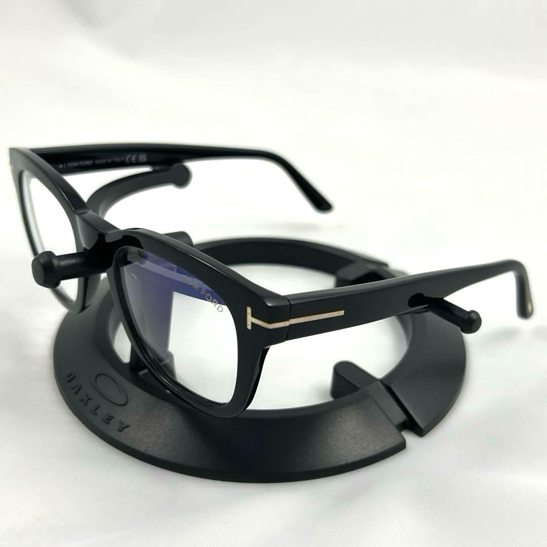 美品　TOMFORD 伊達メガネ　TF5542-B 001 専用ケース付き