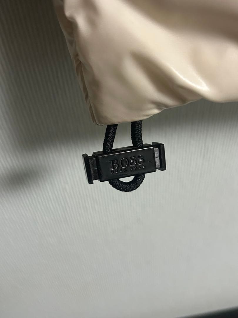 HUGO BOSS フード付きダウンジャケット　ホワイト