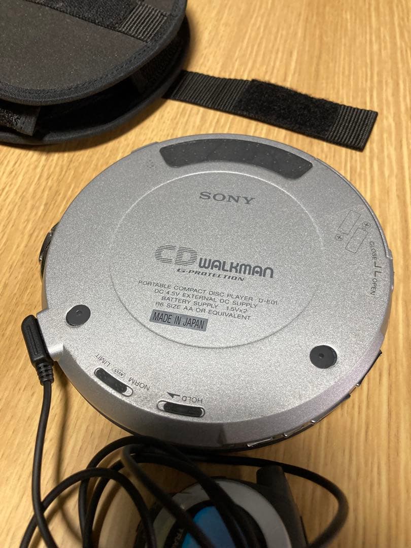 ポータブルプレーヤー SONY CD WALKMAN D-E01