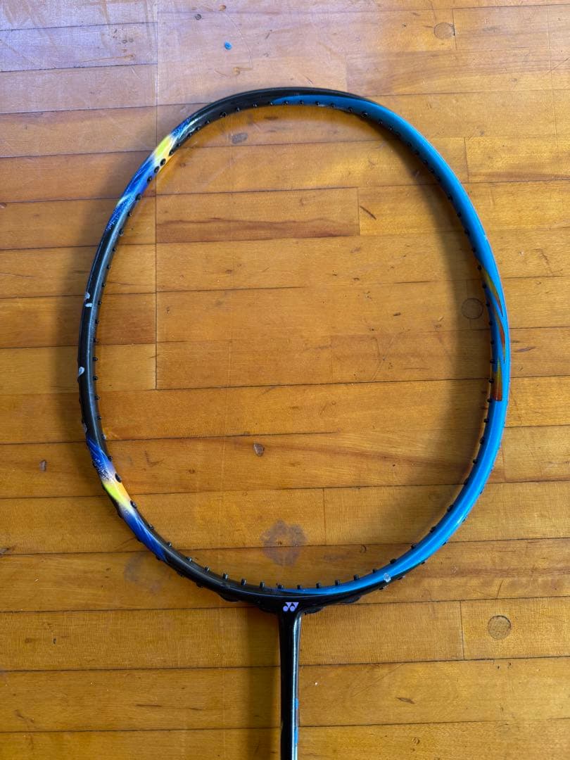 バドミントンラケット アストロクス77 4ug5