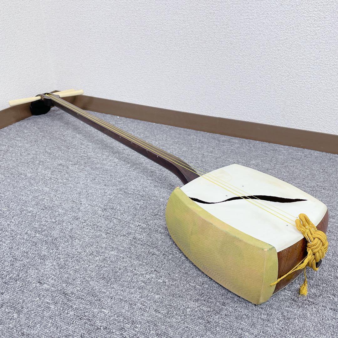 三味線 細棹 金細 トチ入り紅木 綾杉彫り 一本溝 和楽器