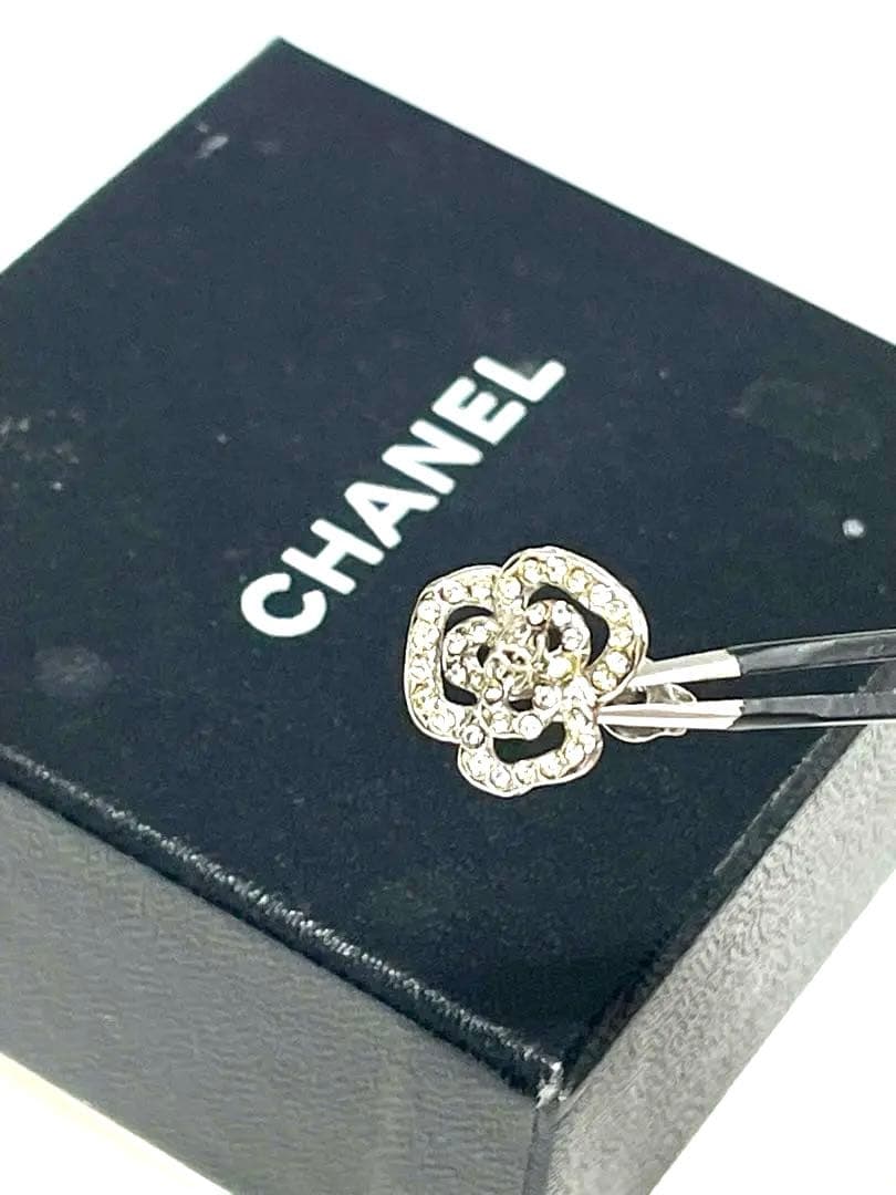 a*e様 正規品CHANELカメリアストーンピアス　片方