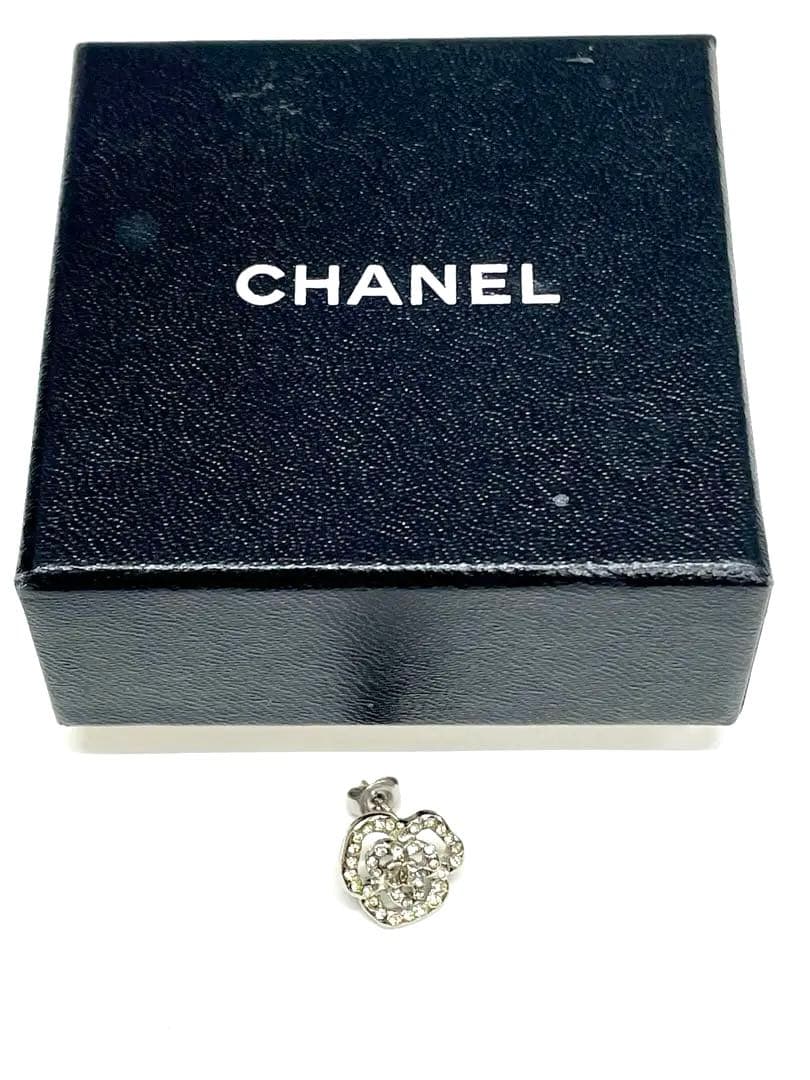 a*e様 正規品CHANELカメリアストーンピアス　片方