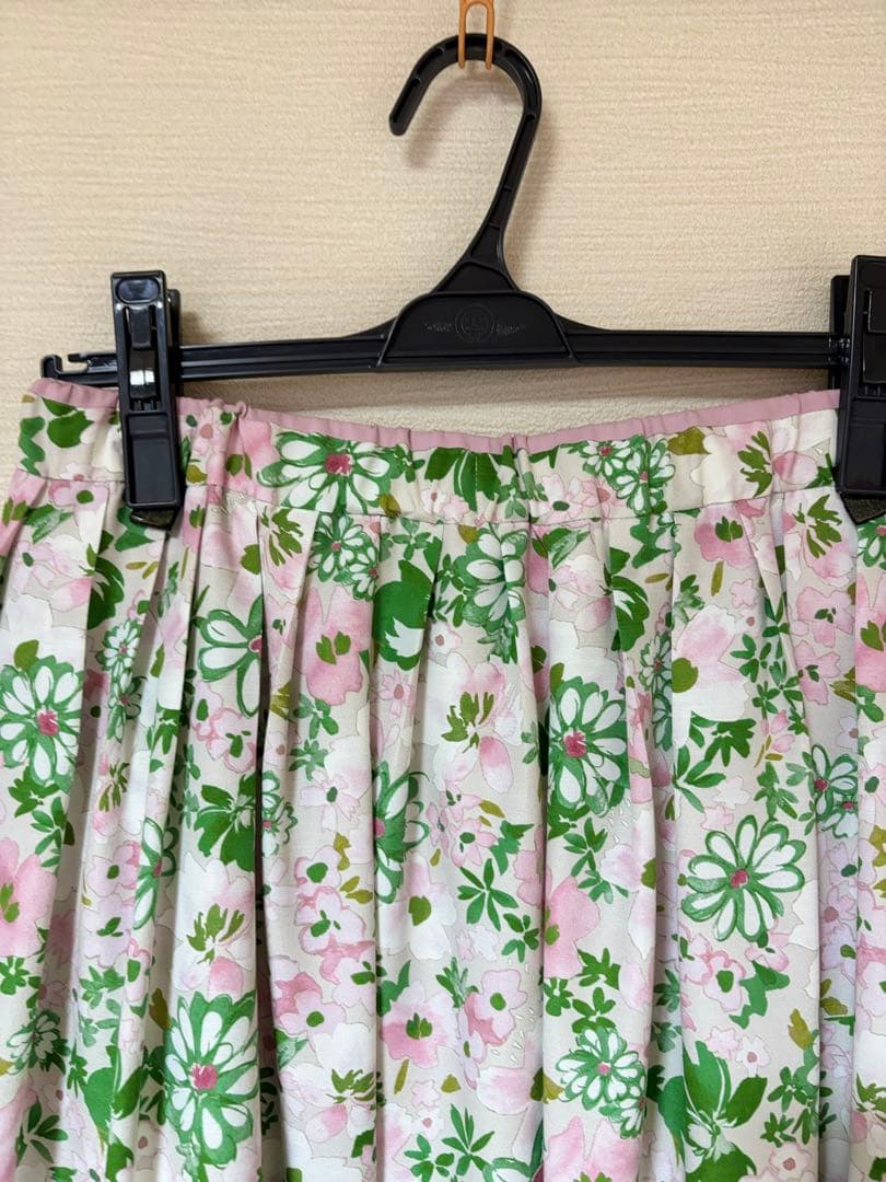 【美品】TO BE CHIC 膝丈スカート&8部袖ブラウス　花柄セットアップ