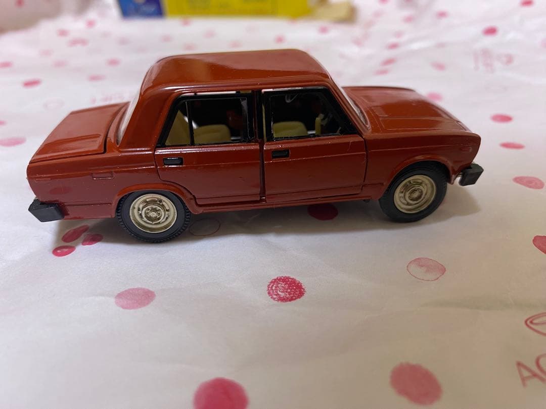 旧ソ連 ソビエト製 ミニカー LADA ラーダ VAZ-2105 1/43