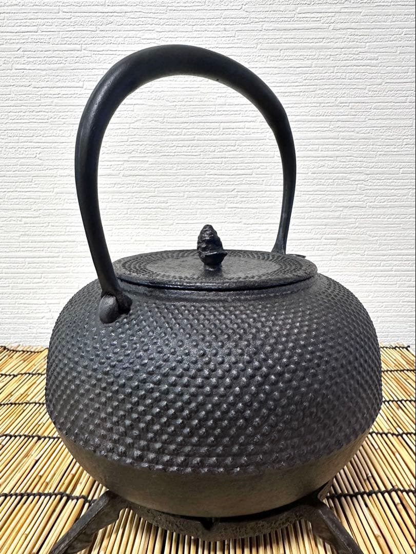 未使用、保管品　南部長文堂 二代目 長谷川文雄造　鬼アラレ　南部鉄瓶　南部鉄器