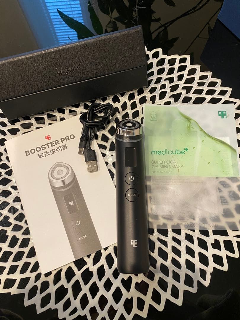 メディキューブ　BOOSTER PRO AGE-R ブラック　美顔器
