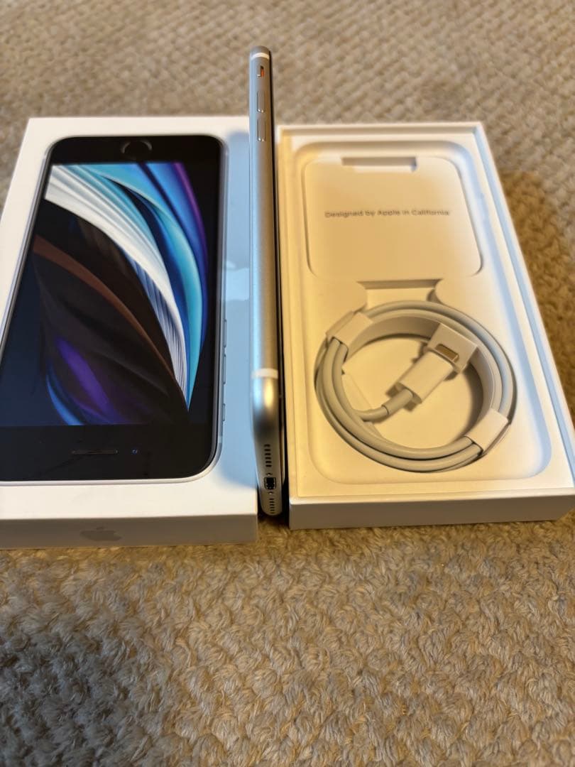 Apple iPhone SE (第2世代) ホワイト 本体　64GB