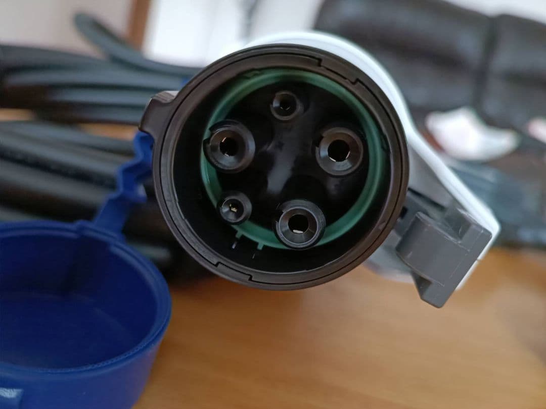 NISSAN ゼロエミッション充電器 29690 3NKE5　未使用品です。