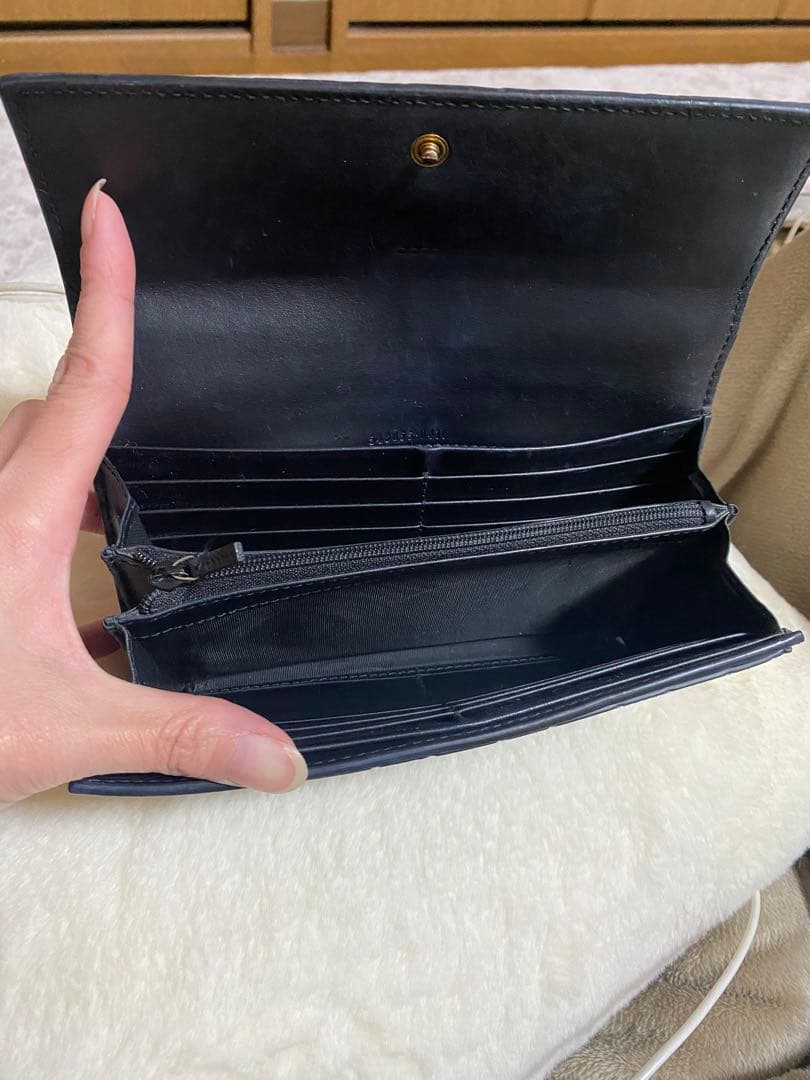 GUCCI 長財布 エンボスロゴ